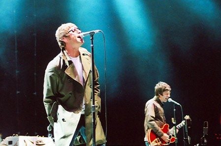 Blur beat Oasis in the Britpop chart battle, live on the news