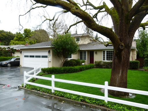 Google is founded in a Menlo Park garage