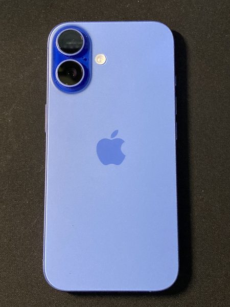 iPhone 16 (with Apple Intelligence)