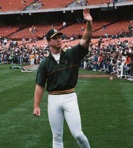 Mark McGwire hits 70 home runs, breaks single-season record