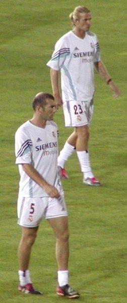 David Beckham signs for Real Madrid