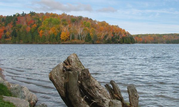 Provincial premiers agree to the Meech Lake Accord on April 30
