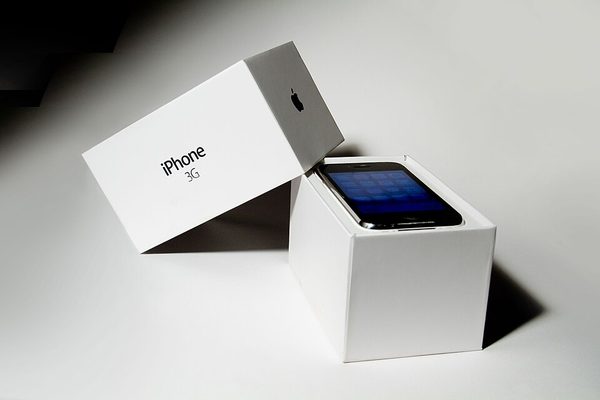 iPhone 3G arrives in Canada
