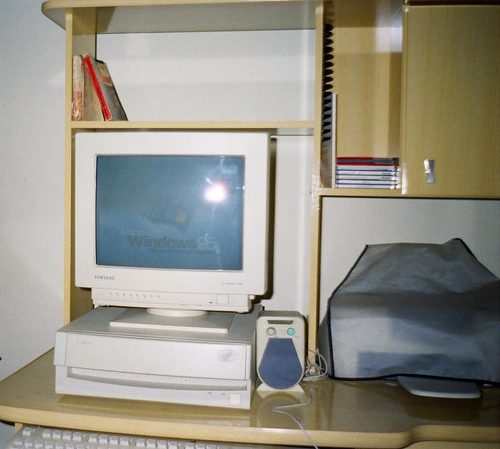Microsoft launches Windows 95