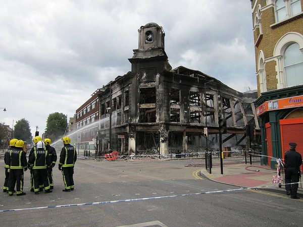 England riots sweep London and other cities
