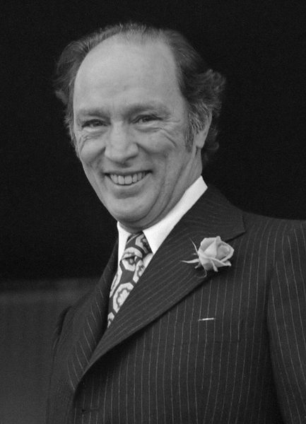 Pierre Elliott Trudeau, Canada's most iconic prime minister, dies at 80; his state funeral draws the nation together (Sept. 28, 2000)