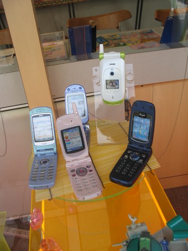 Motorola V60 flip phone