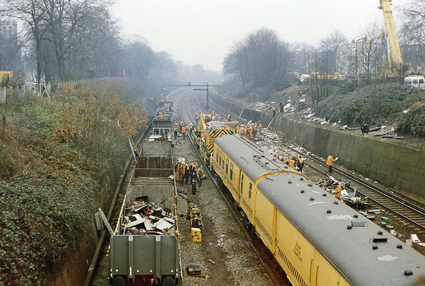 Clapham Junction rail crash kills 35
