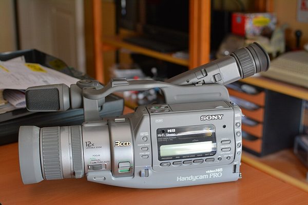 Camcorder (Hi8/VHS-C)
