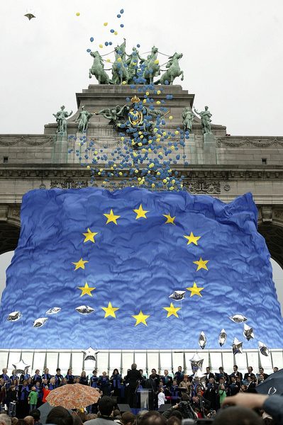 Ten new countries join the EU, including Poland