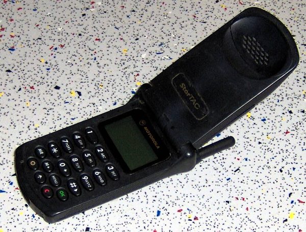 Motorola StarTAC era / Motorola flip phone