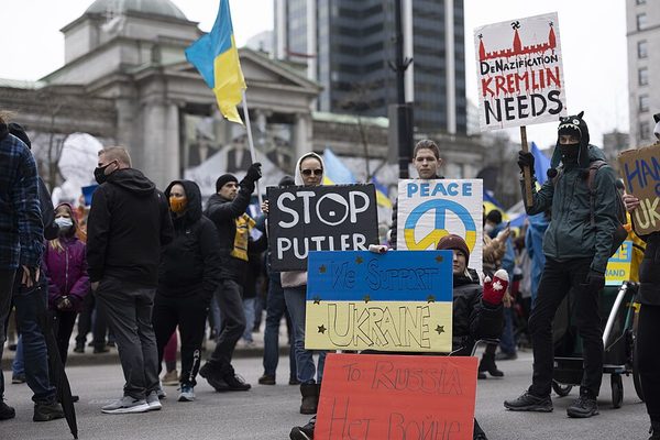 Russia invades Ukraine; Canada, home to the world's third-largest Ukrainian diaspora, responds with sanctions and refugee support (Feb 2022)